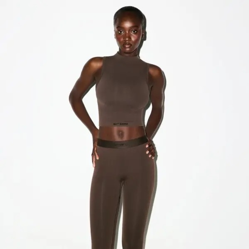 SKIMS Vintage Seamless Sculpting High-Rise Leggings in Phoenix SOLD-OUT - Picture 2 of 7